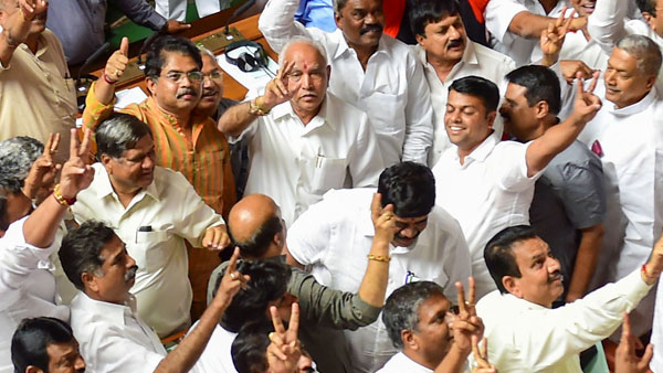 ಕರ್ನಾಟಕದಲ್ಲಿ ಈಗ ಲೂಟಿ ಹೊಡೆಯುವ ಸರ್ಕಾರ 