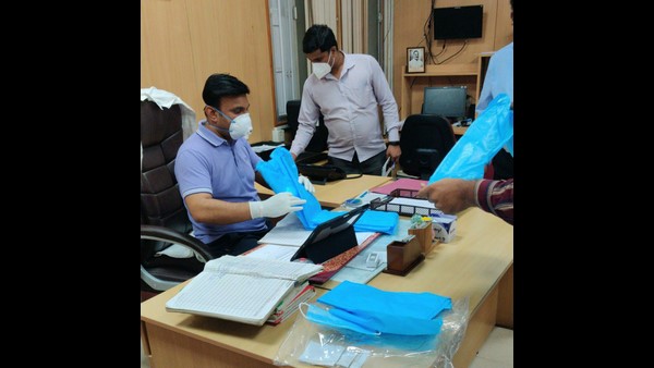 ಲಕ್ಷಣ ಇಲ್ಲದವರಿಗೆ ಚಿಕಿತ್ಸೆ, ತರಾಟೆ 