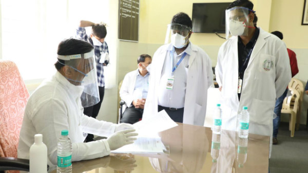 ಮಾನವೀಯತೆಯಿಂದ ಕೆಲಸ ಮಾಡಬೇಕು 