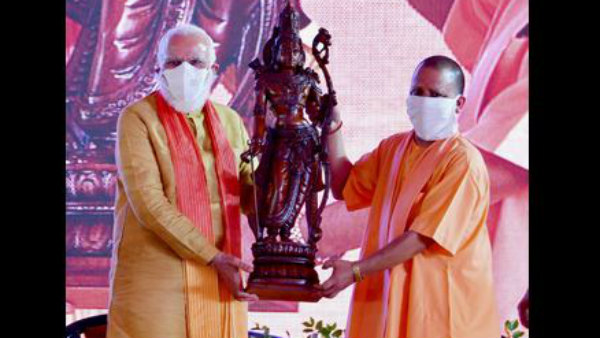 ತೇಗದ ಕಟ್ಟಿಗೆ ಮೂರ್ತಿ ತೇಗದ ಕಟ್ಟಿಗೆ ಮೂರ್ತಿ