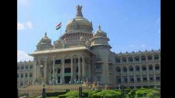 ಸರ್ಕಾರ ಮಾಹಿತಿ ಮುಚ್ಚಿಟ್ಟಿದೆ ಸರ್ಕಾರ ಮಾಹಿತಿ ಮುಚ್ಚಿಟ್ಟಿದೆ