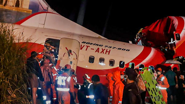 7 ನಿಮಿಷಗಳಲ್ಲೇ ಜಾಗೃತರಾದರು ಏರ್ ಪೋರ್ಟ್ ಸುತ್ತಲಿನ ಜನ 7 ನಿಮಿಷಗಳಲ್ಲೇ ಜಾಗೃತರಾದರು ಏರ್ ಪೋರ್ಟ್ ಸುತ್ತಲಿನ ಜನ