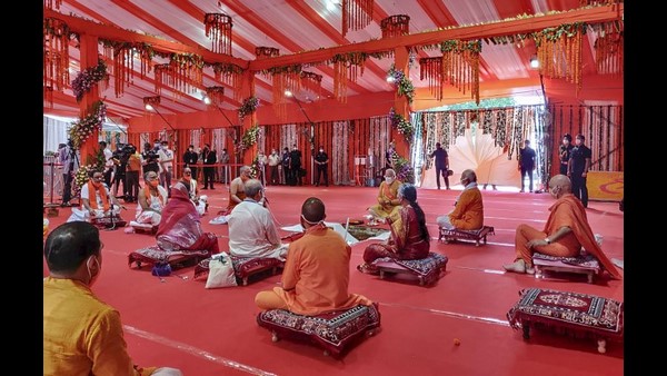 ಅಭಿಜಿನ್ ಮಹೂರ್ತದಲ್ಲಿ ಭೂಮಿಪೂಜೆ ಮಾಡಲಾಗಿತ್ತು 