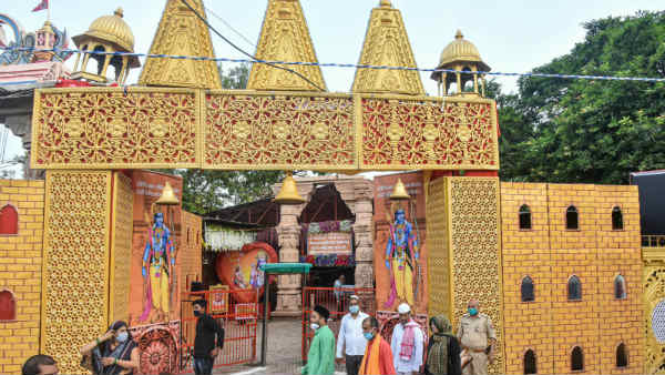 ದೀಪವನ್ನು ಹಚ್ಚಿ ಸಂಭ್ರಮಿಸಿ