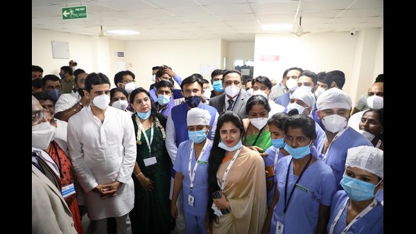 ನಾಲ್ಕು ವರ್ಷಗಳಿಂದ ಖಾಲಿ ಇದ್ದ ಕಟ್ಟಡಕ್ಕೆ ಇನ್ಫಿ ಸ್ಪರ್ಶ ನಾಲ್ಕು ವರ್ಷಗಳಿಂದ ಖಾಲಿ ಇದ್ದ ಕಟ್ಟಡಕ್ಕೆ ಇನ್ಫಿ ಸ್ಪರ್ಶ