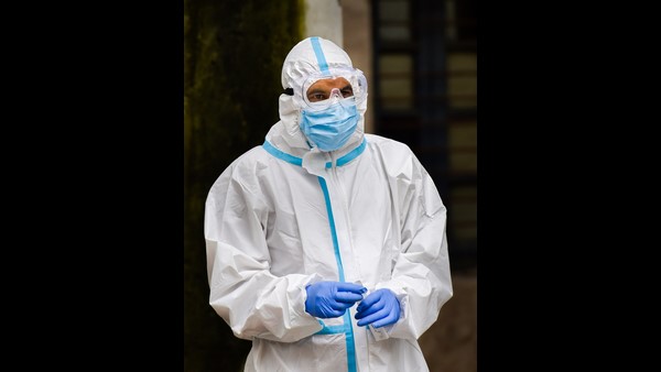 ಎರಡಕ್ಕಿಂತ ಹೆಚ್ಚು ಜನರು ಲಿಫ್ಟ್ ನಲ್ಲಿ ತೆರಳುವಂತಿಲ್ಲ 