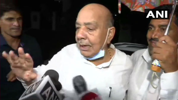 Sachin Pilot Supporter Meets CM Ashok Gehlot Sachin Pilot Supporter Meets CM Ashok Gehlot