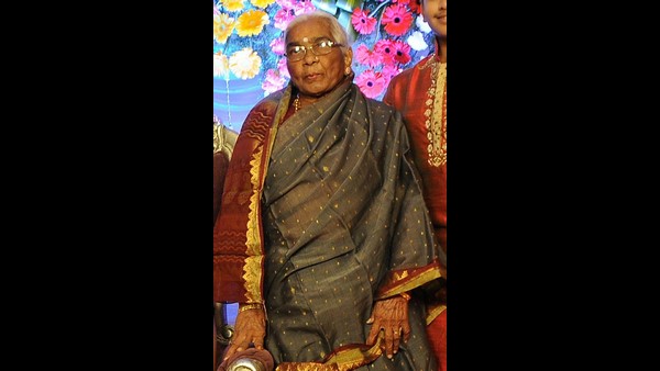 ಸಚಿವರ ಕುರ್ಚಿಯಲ್ಲಿ ಕೂರಿಸಿದ್ದರು