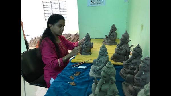 ಹಣ ಹುತಾತ್ಮ ಸೈನಿಕರಿಗೆ