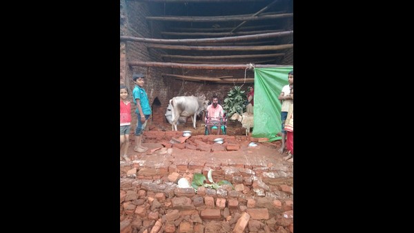  ಮೂರು ಕುಟುಂಬಗಳ ಸ್ಥಳಾಂತರ