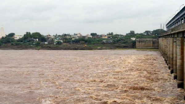 ಕೊಯ್ನಾ ಜಲಾನಯನ ಪ್ರದೇಶದಲ್ಲಿ ಮಳೆ ಕೊಯ್ನಾ ಜಲಾನಯನ ಪ್ರದೇಶದಲ್ಲಿ ಮಳೆ