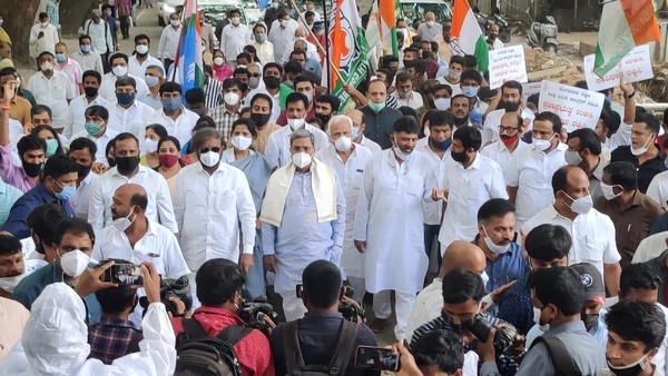 Those Who Came In Contact With Lop Siddaramaiah Are Getting Into A Self Quarantine