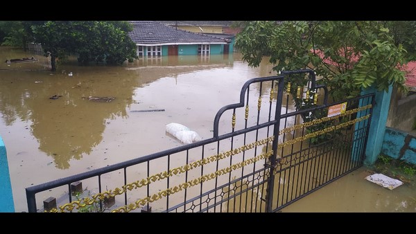  ವಿವಿಧ ಬಡಾವಣೆಗಳಿಗೆ ನುಗ್ಗಿದ ನೀರು