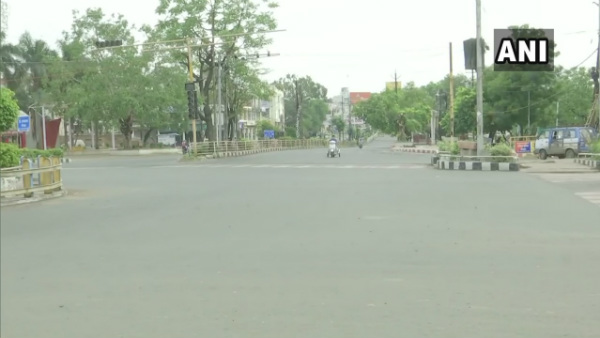 Madhya Pradesh: Streets Are Deserted And Shops Are closed Due To Bhopal lockdown 