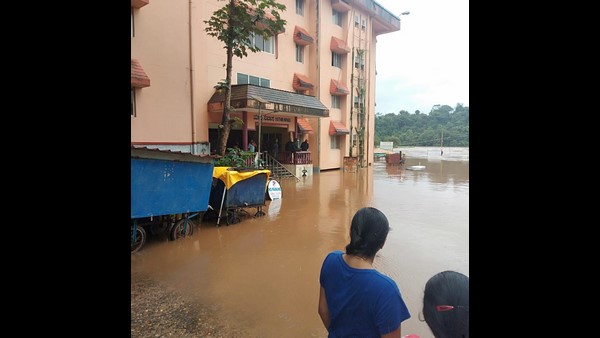 Water From Overflowing Tunga River Entered Residential Areas In Sringeri Water From Overflowing Tunga River Entered Residential Areas In Sringeri