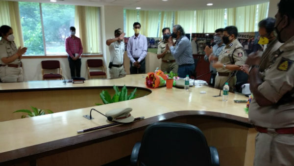 Reliance Jio donates 50,000 N95 masks and sanitisers to Bengaluru Traffic Police Reliance Jio donates 50,000 N95 masks and sanitisers to Bengaluru Traffic Police