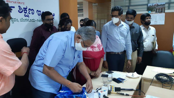 ಕನ್ನಡ ಮಾಧ್ಯಮದ ವಿದ್ಯಾರ್ಥಿಗಳಿಗೆ ಕಷ್ಟವಾಗುತ್ತಿತ್ತು