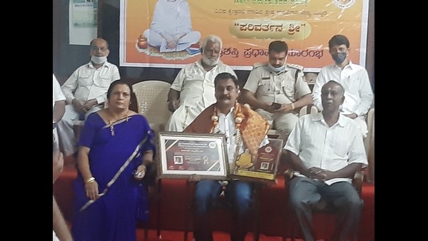 ಹಲವಾರು ಗೌರವಾದರಗಳು