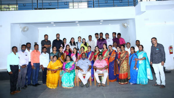 Chikkamagaluru: Financial Assistance From Old Students To The Their Teachers Chikkamagaluru: Financial Assistance From Old Students To The Their Teachers