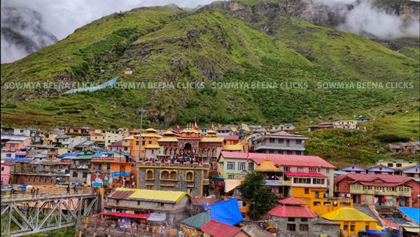 ನೀಲಕಂಠ ಪರ್ವತದ ತಪ್ಪಲಿನಲ್ಲಿರುವ ಕ್ಷೇತ್ರ 