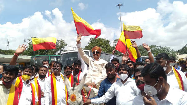 ಕತ್ತೆಯ ಮೇಲೆ ವಾಟಾಳ್ ಸವಾರಿ