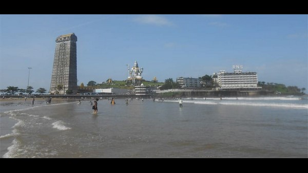 ದೇವಸ್ಥಾನಗಳಿಗೆ ಬರುವವರ ಸಂಖ್ಯೆಯೂ ಕಡಿಮೆಯೇ