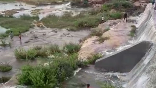  ಬಾಗಿನ ಅರ್ಪಿಸಿದ ರಾಜಕೀಯ ಮುಖಂಡರು