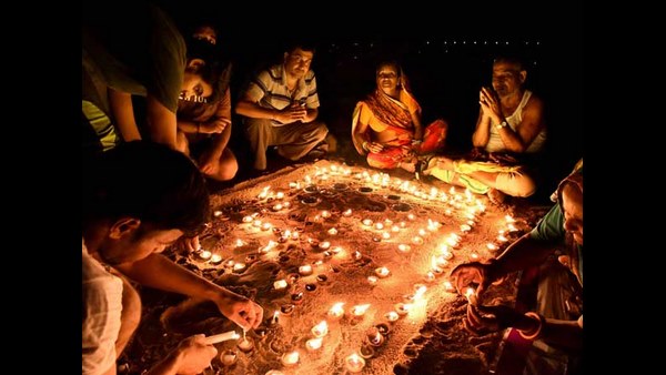 ದಂಪತಿಗೆ ಊಟ ಹಾಗೂ ದಾನ