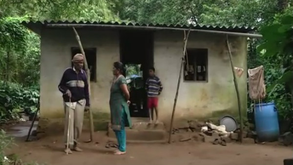  ಮನೆ ಮುಂದೆಯೇ ಹಾದು ಹೋಗಿದೆ ವಿದ್ಯುತ್ ತಂತಿ
