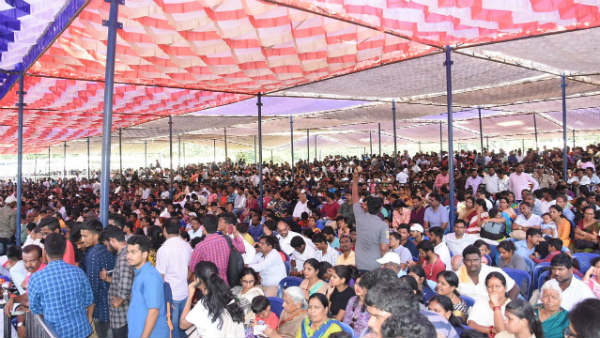  ನಗರ ಪ್ರವಾಸಿಗರಿಂದ ತುಂಬಿ ತುಳುಕುತ್ತಿತ್ತು! 