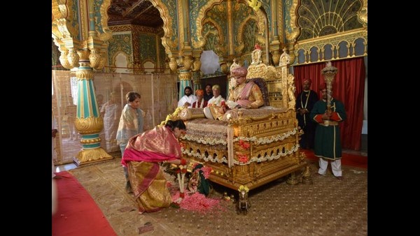 ಅರಮನೆಯ ಸಿಬ್ಬಂದಿ ಹಾಗೂ ಗೆಜ್ಜಹಳ್ಳಿ ಗ್ರಾಮದವರಿಗೆ ಮಾತ್ರ ಅವಕಾಶ