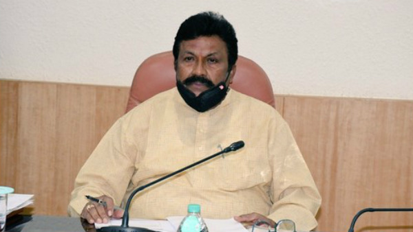 ಅಧಿಕಾರಿಗಳನ್ನು ತರಾಟೆಗೆ ತೆಗೆದುಕೊಂಡ ಕೃಷಿ ಸಚಿವ ಅಧಿಕಾರಿಗಳನ್ನು ತರಾಟೆಗೆ ತೆಗೆದುಕೊಂಡ ಕೃಷಿ ಸಚಿವ