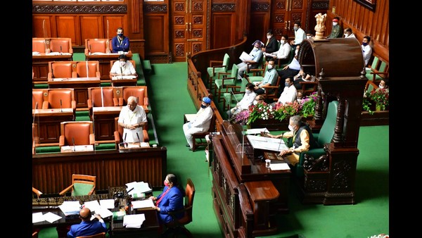 ಕನಿಷ್ಠ ಭೂ ಬಾಡಿಗೆ ಕಟ್ಟದ ರೇಸ್ಕೋರ್ಸ್ ಕನಿಷ್ಠ ಭೂ ಬಾಡಿಗೆ ಕಟ್ಟದ ರೇಸ್ಕೋರ್ಸ್