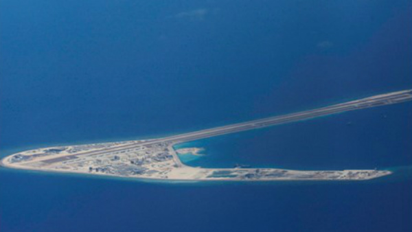  ಕಮ್ಯುನಿಸ್ಟರ ಪಕ್ಕದಲ್ಲೇ ಪ್ರಜಾಪ್ರಭುತ್ವ..!