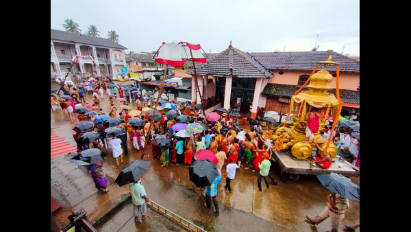 Simple Vitlapindi Celebration Ended In Udupi Krishna Mutt