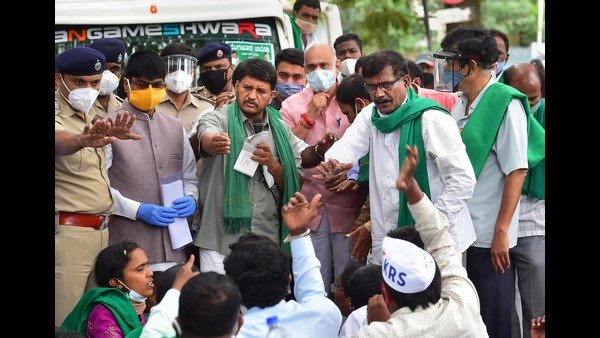  ಬೆಂಗಳೂರಿನಲ್ಲಿ ವಿಭಿನ್ನ ರೀತಿಯ ಪ್ರತಿಭಟನೆ