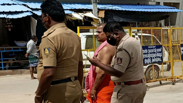 Chitradurga: Protest Infront Of Temple Demanding Priest Position