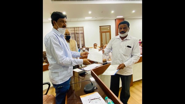 ಕಾಯ್ಬೇಕ್ರೀ, ಕಾಯ್ಬೇಕು