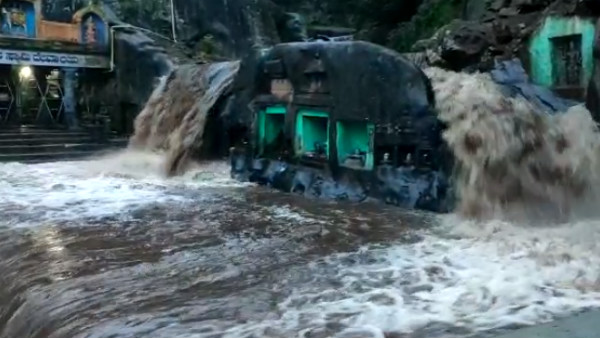 ಜನಜೀವನ ಸಂಪೂರ್ಣ ಅಸ್ತವ್ಯಸ್ತ