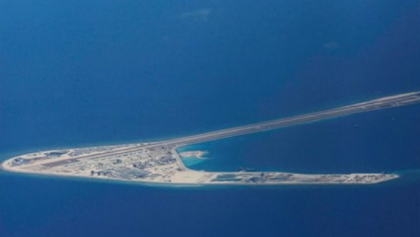 ಕಮ್ಯುನಿಸ್ಟರ ಪಕ್ಕದಲ್ಲೇ ಪ್ರಜಾಪ್ರಭುತ್ವ..! 