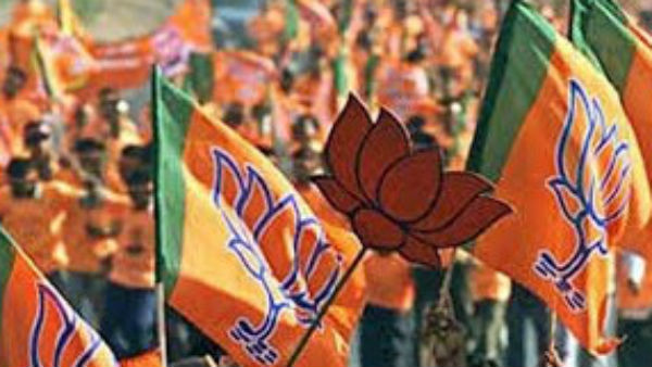 ತ್ರಿಕೋನ ಸ್ಪರ್ಧೆ ತ್ರಿಕೋನ ಸ್ಪರ್ಧೆ