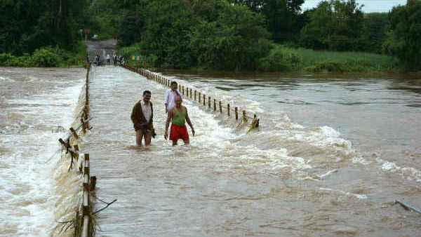 Hevay Rain In North Karnataka: Doni River Overflowed
