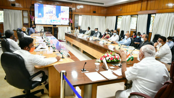 Yediyurappa directs district administration to more PCR testing to control corona virus