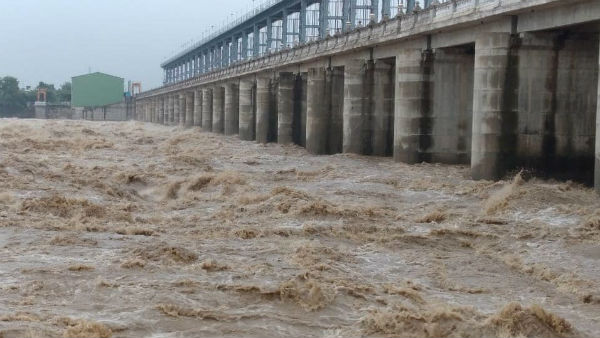 2 Lakh Cusecs Of Water Released From Sonna Barrage 