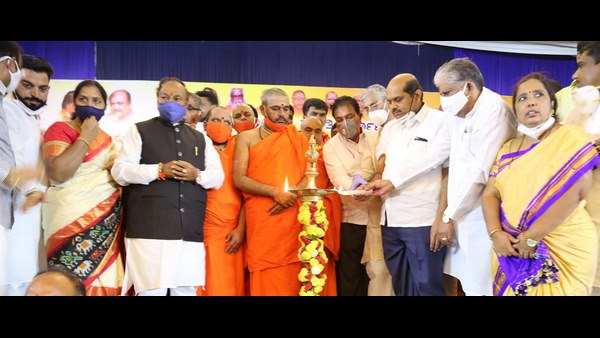  KS Eshwarappa objected obscene of Siddaramaiah to shepherd community Convention