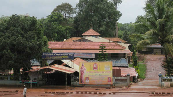 ನಲವತ್ತು ಭಕ್ತರ ಉಪಸ್ಥಿತಿ ಮಾತ್ರ ಇರಬೇಕು