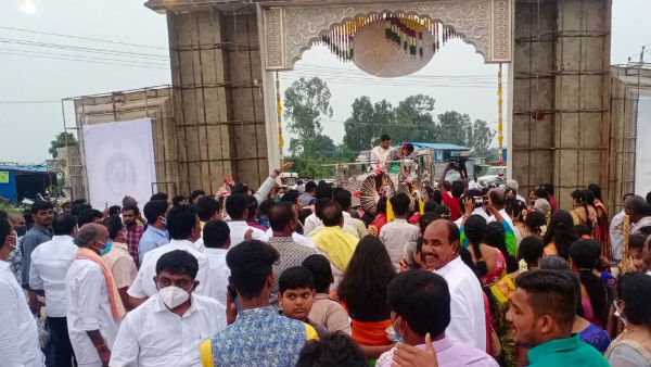 Raichuru: COVID-19 Norms Violated At The Minister B Sriramulus Close Aide Daughters Marriage