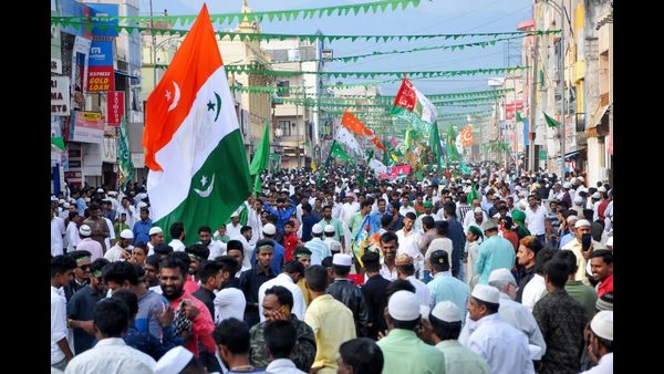 ಸಾಮಾಜಿಕ ಅಂತರ ಕಾಪಾಡಿಕೊಳ್ಳಬೇಕು