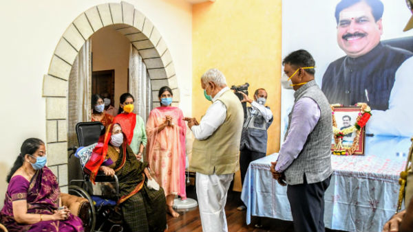 Belagavi: Comfort To Late Suresh Angadi Family From Karnataka Governor Vajubhai Vala Belagavi: Comfort To Late Suresh Angadi Family From Karnataka Governor Vajubhai Vala