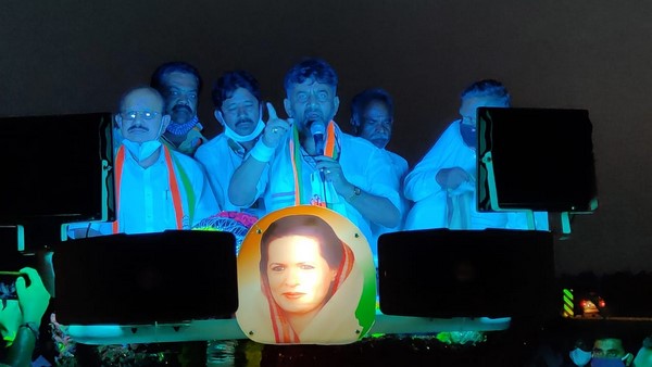 ಜಾತಿ ಕಾರ್ಡ್ ಬಳಕೆ ಮಾಡುತ್ತಿರುವ ಡಿಕೆಶಿ ಜಾತಿ ಕಾರ್ಡ್ ಬಳಕೆ ಮಾಡುತ್ತಿರುವ ಡಿಕೆಶಿ